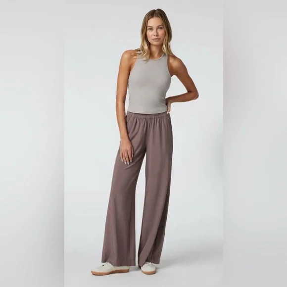 Vuori Villa Wideleg Pant - Regular Length - Picture 1 of 8